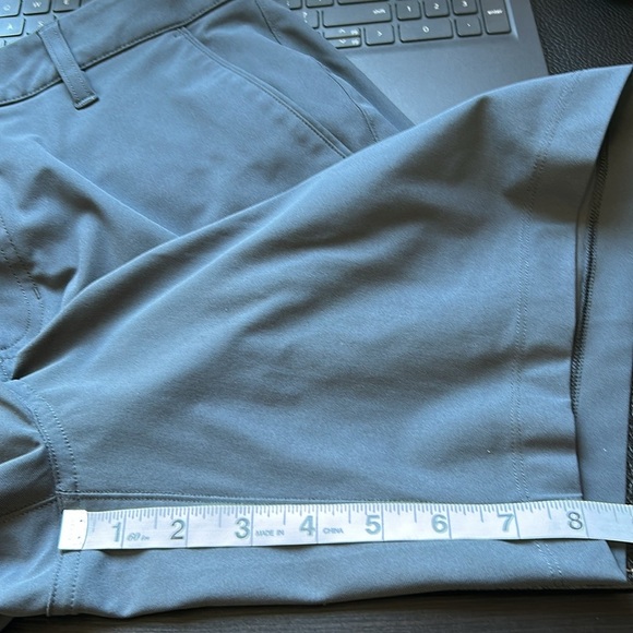 VUORI Meta Short 8 inch Mens Charcoal Grey Chino Pockets Stretch Sz 31 - Picture 10 of 10